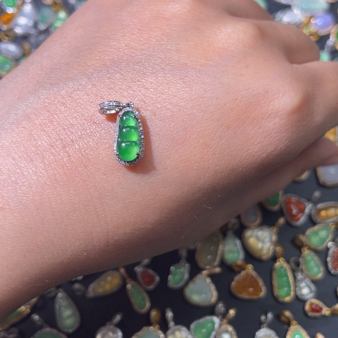 翡翠颈饰18K金镶嵌天然