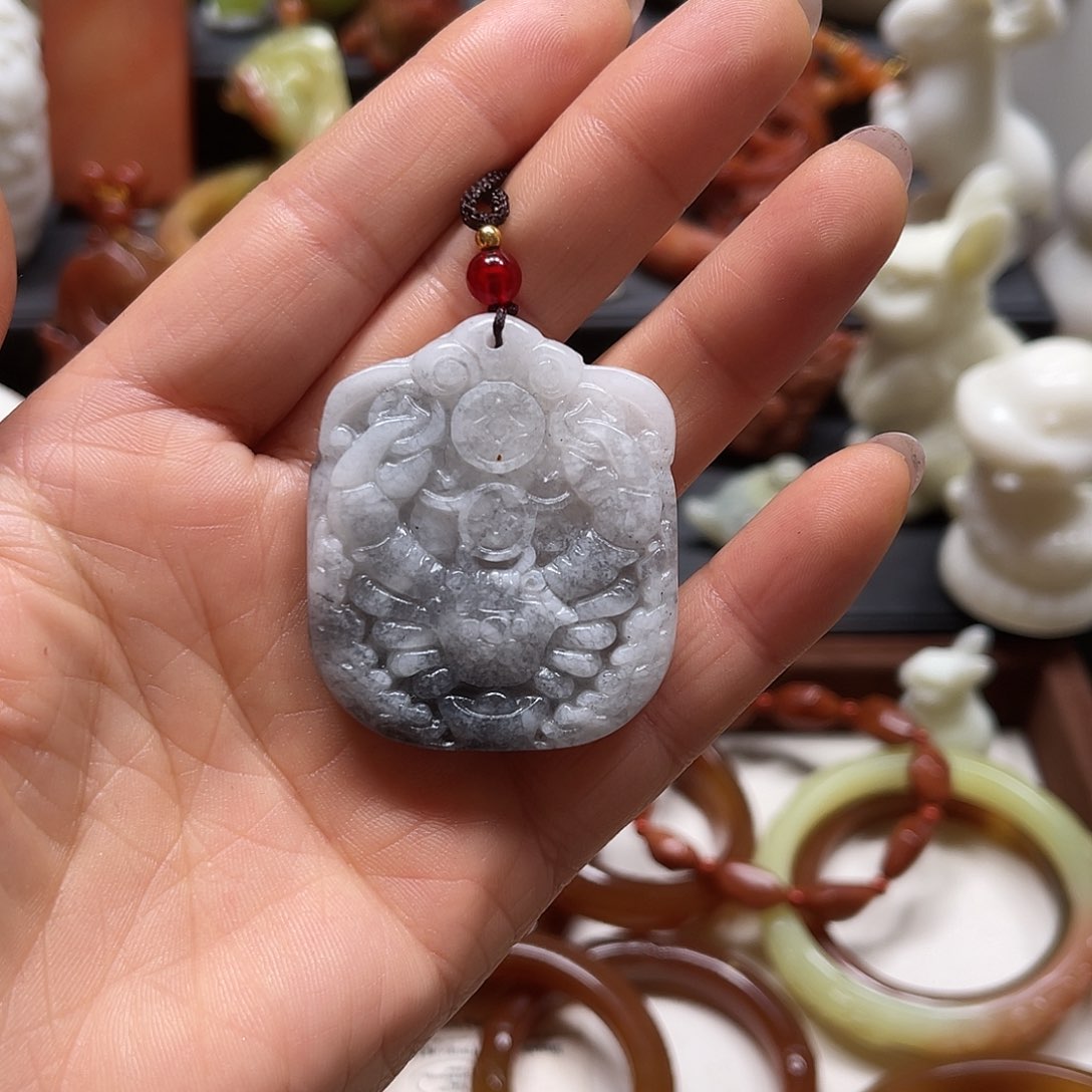 蛇纹石玉吊坠发一个未镶嵌