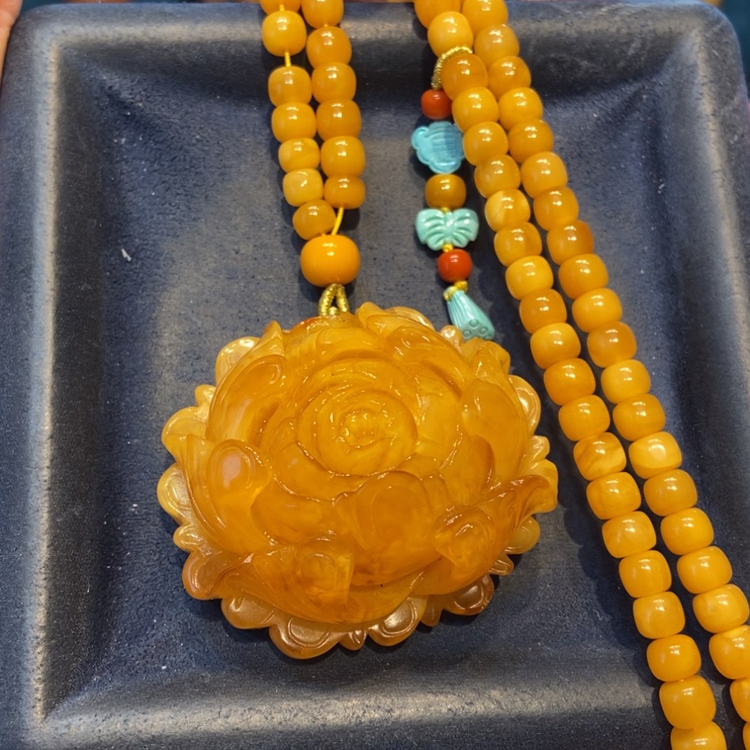 琥珀未镶嵌颈饰蜜蜡