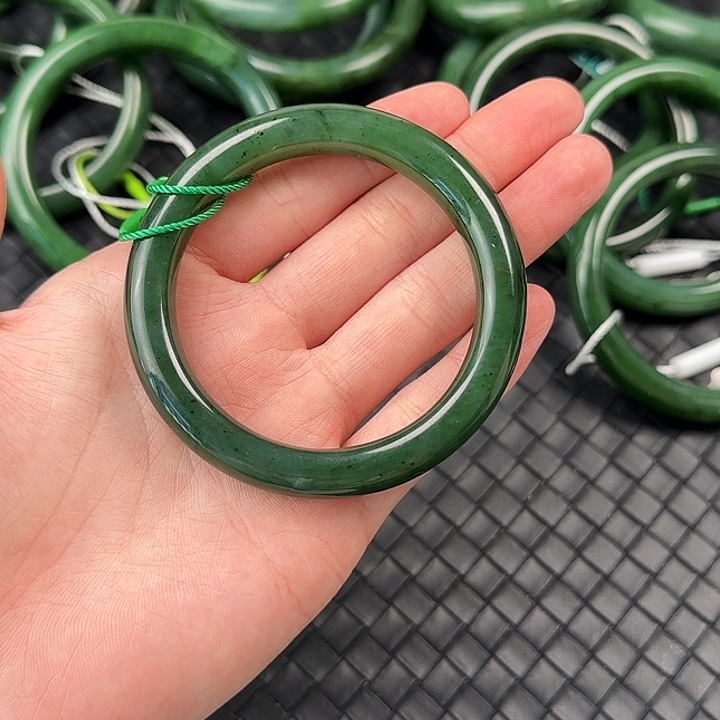 和田玉（碧玉）未镶嵌手镯55