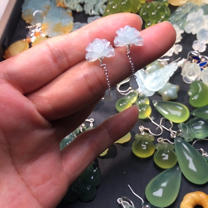 筱***筱蛇纹石玉未镶嵌耳坠