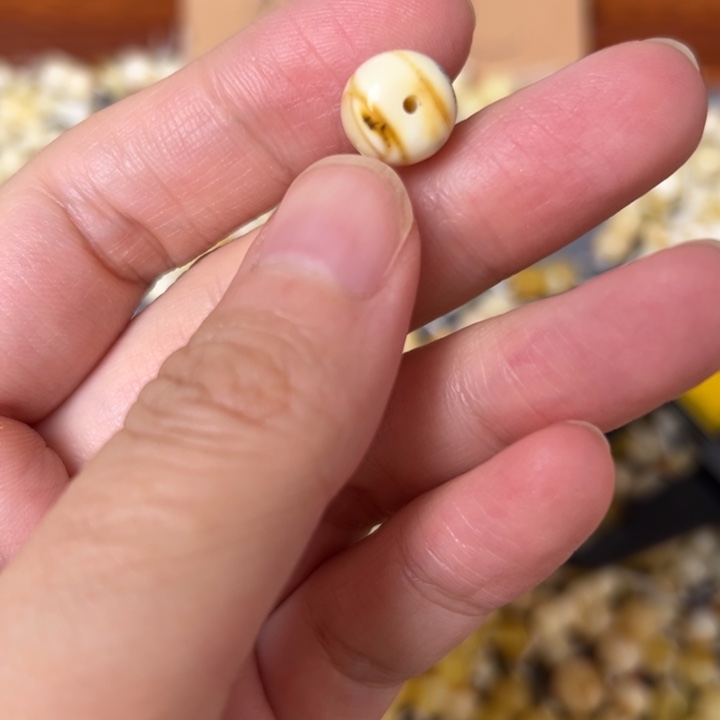 蜜蜡未镶嵌裸石9.9mm一个
