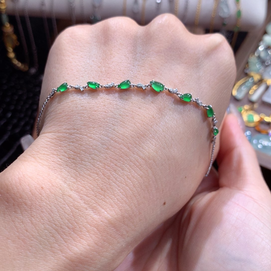 飘***芯翡翠18K金镶嵌颈饰翡翠