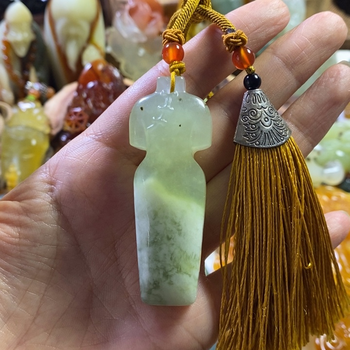 蛇纹石玉未镶嵌颈饰