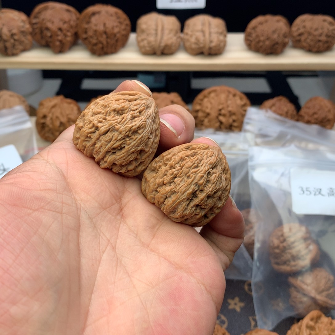 文玩核桃把件33尺全品无修红宝石