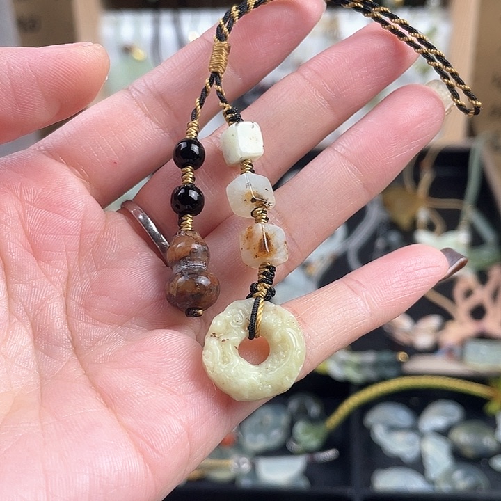 蛇纹石玉合金颈饰