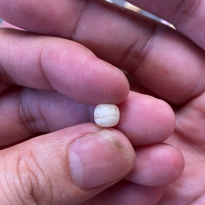 某***人未镶嵌琥珀裸石老型