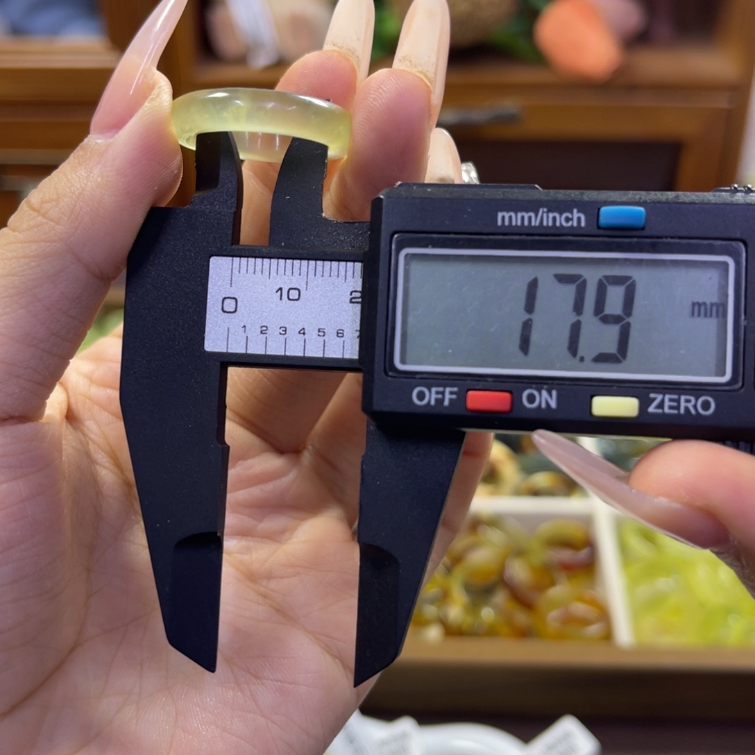 蛇纹石玉未镶嵌手镯161