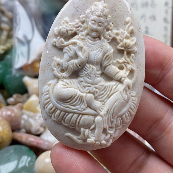 硅化珊瑚（珊瑚玉）未镶嵌颈饰