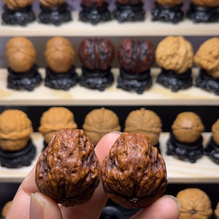 文玩核桃吊坠11w七彩龙脊