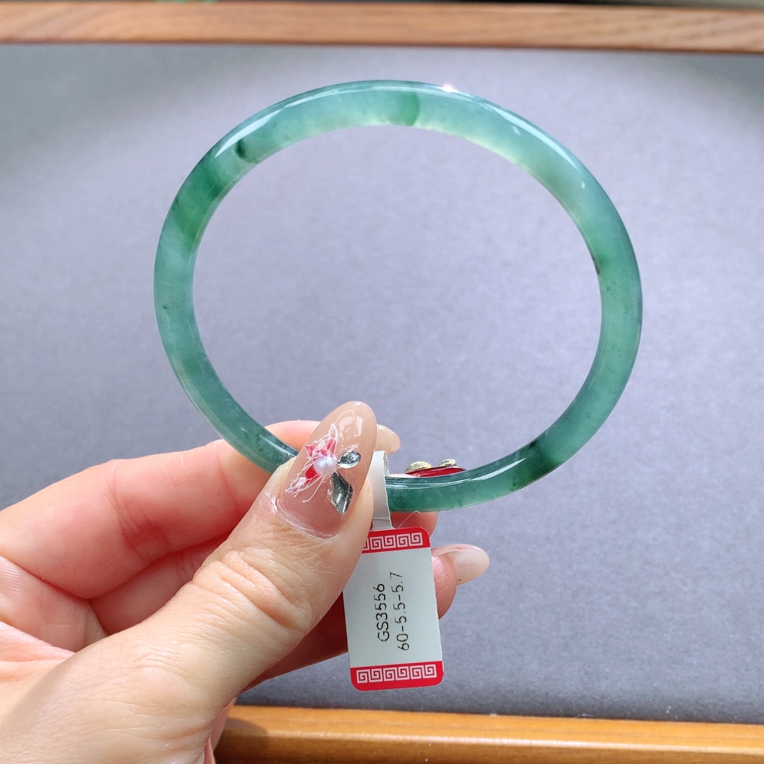 翡翠手镯未镶嵌天然翡翠手镯叮当镯