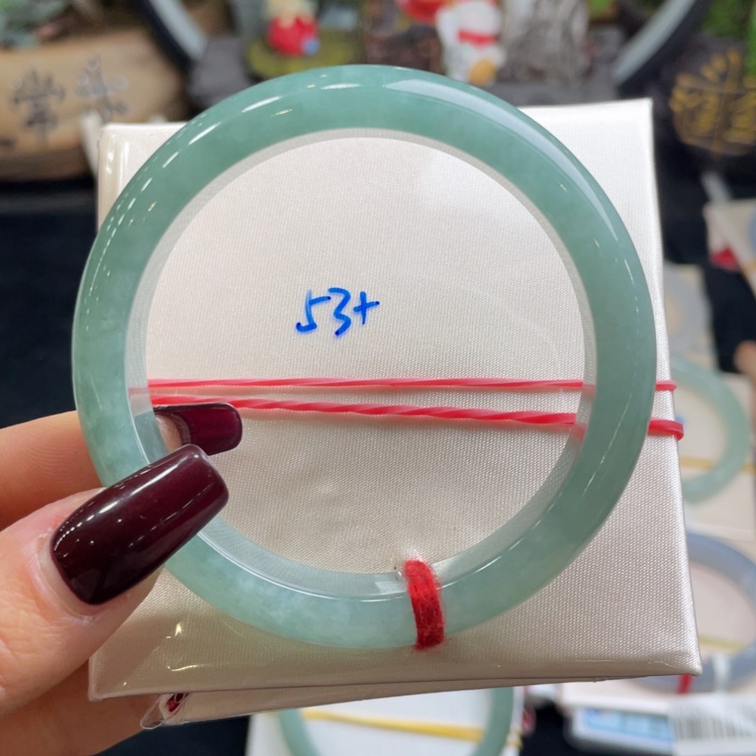 翡翠手镯未镶嵌翡翠手镯