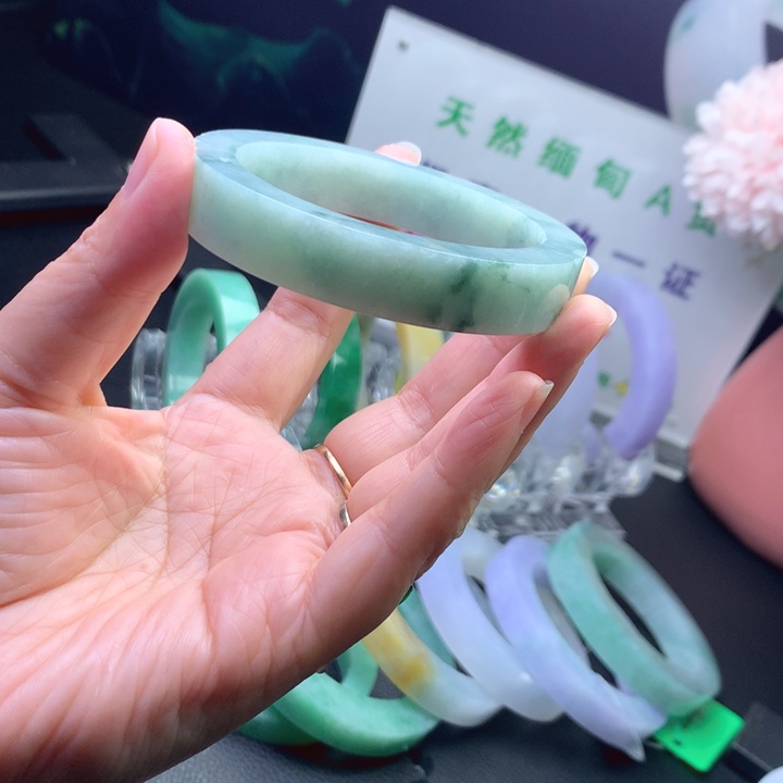 未镶嵌翡翠手镯定制翡翠