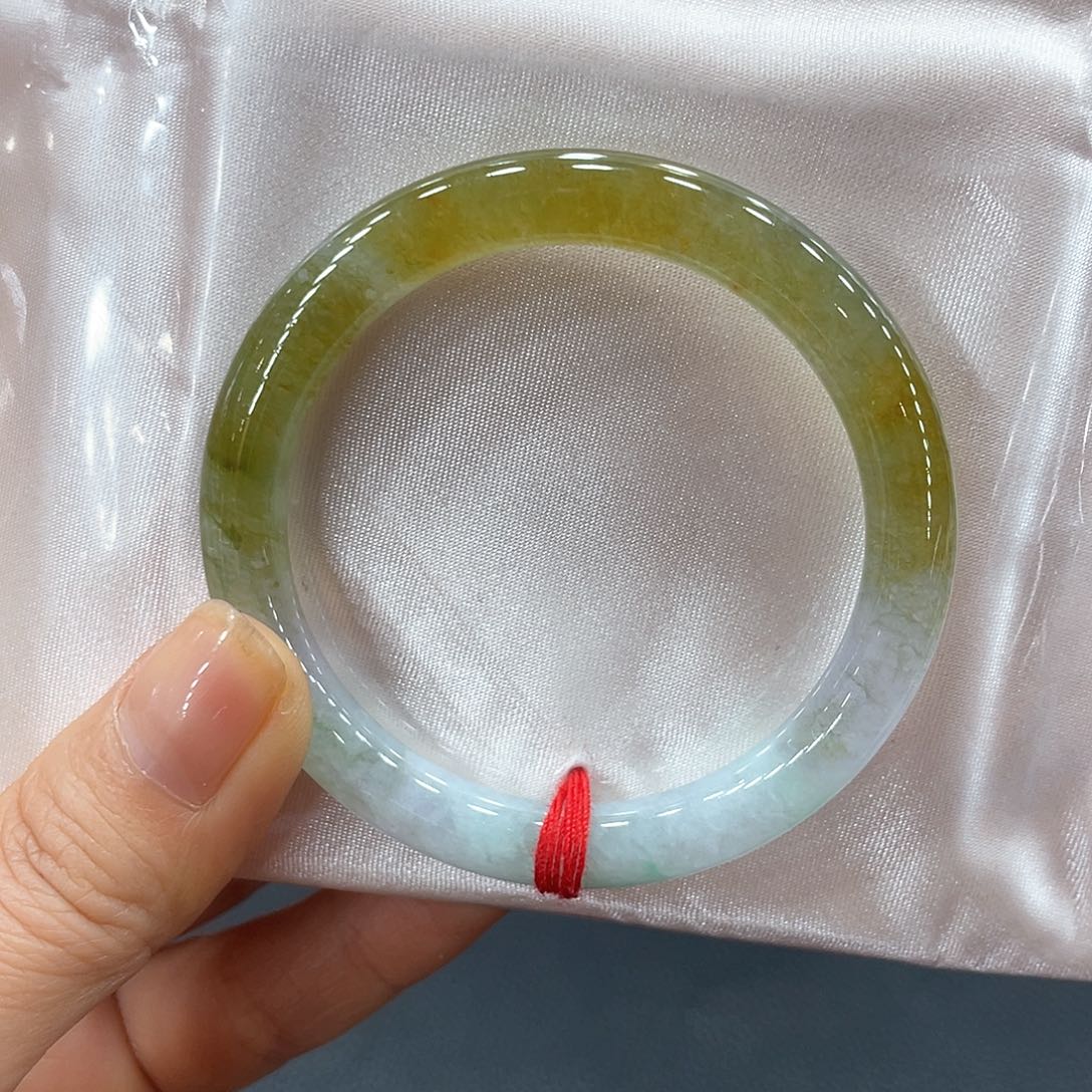 翡翠手镯未镶嵌翡翠手镯