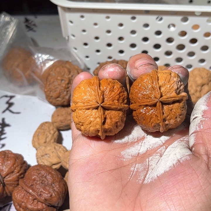 文玩核桃吊坠今**事滇西铁核桃51