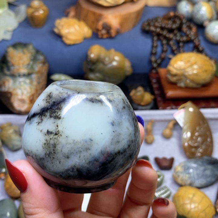 蛇纹石玉岫玉瓶未镶嵌