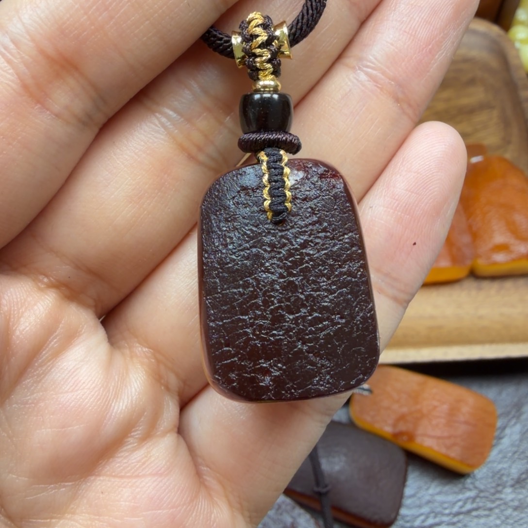 琥珀未镶嵌吊坠(赠链)