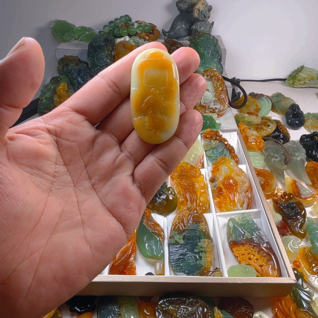 未镶嵌蛇纹石玉颈饰