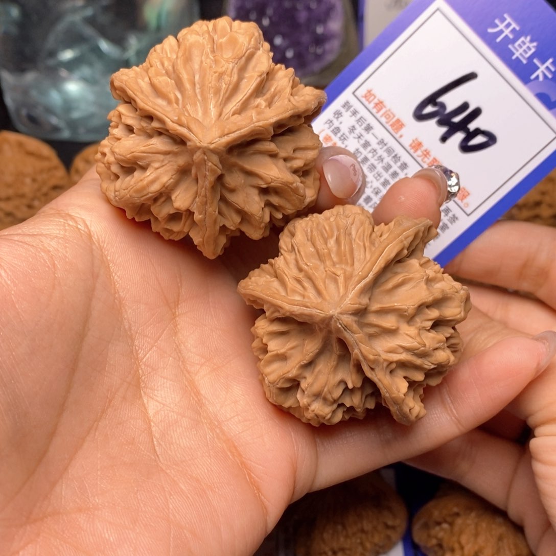文玩核桃把件呱***呱帝王三棱全 640