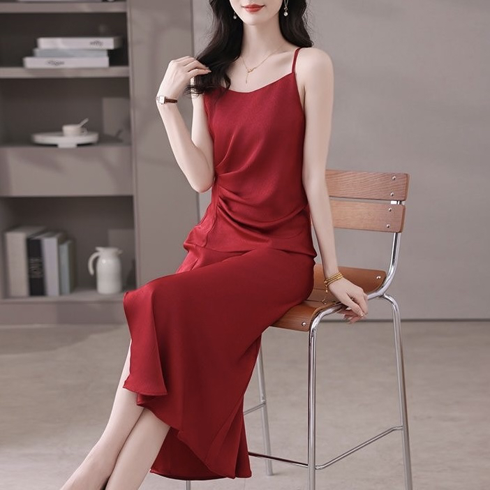 气质褶皱收腰显瘦吊带裙