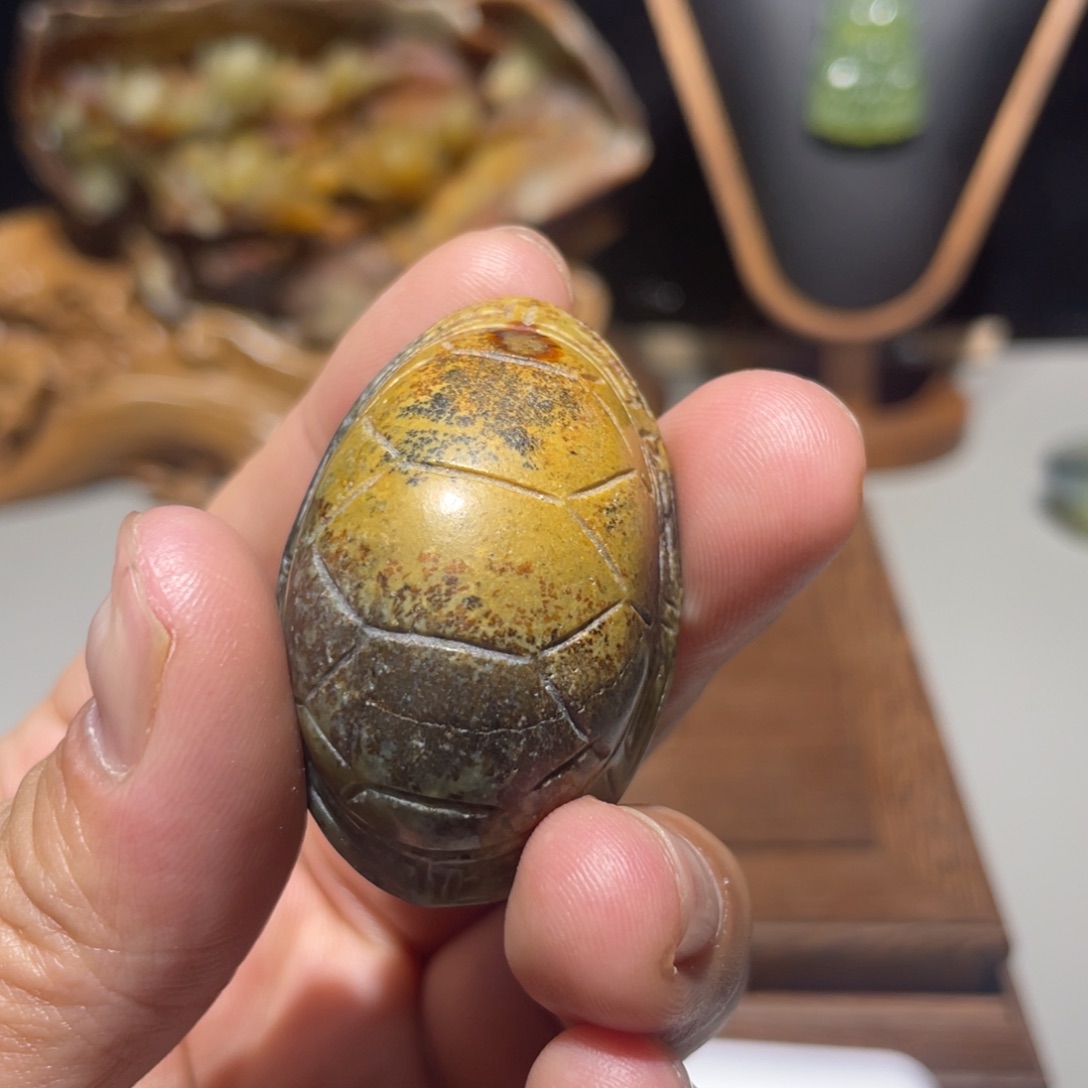 蛇纹石玉未镶嵌珠宝奇石