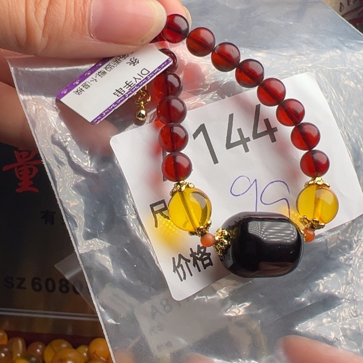 未镶嵌琥珀珠宝奇石