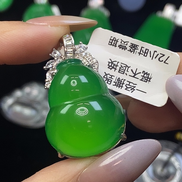 玛瑙/玉髓银S925镶嵌颈饰葫芦吊坠
