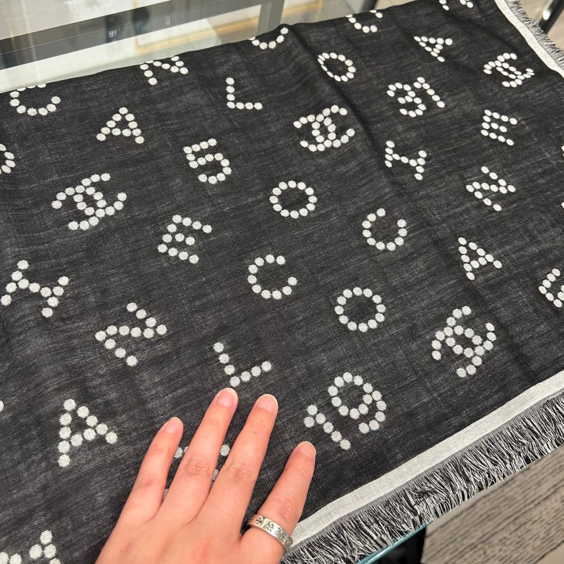 未使用 Chanel/香奈儿  经典双C黑色双面字母logo薄款围巾方巾披