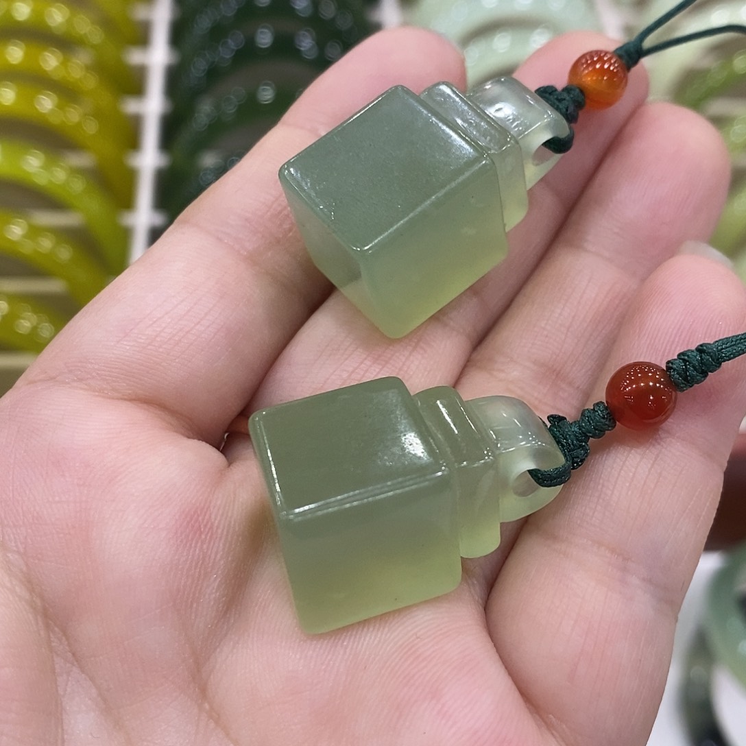 蛇纹石玉未镶嵌毛衣链