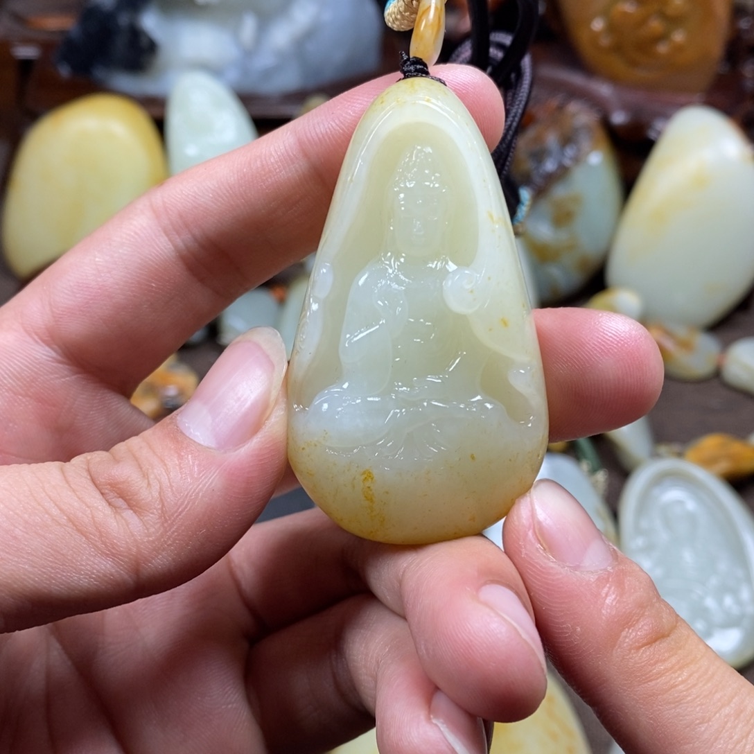 和田玉未镶嵌把件