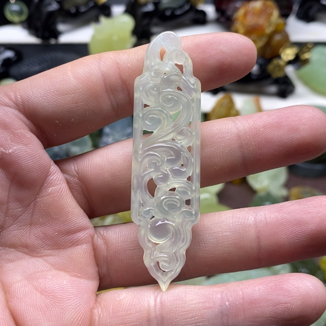 岫玉花纹吊坠未镶嵌