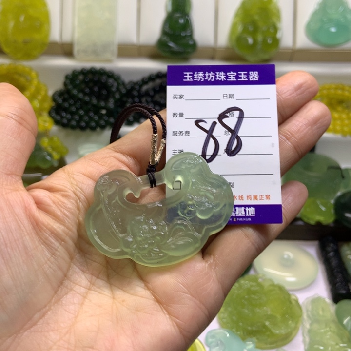 【闪购商品】未镶嵌蛇纹石玉颈饰