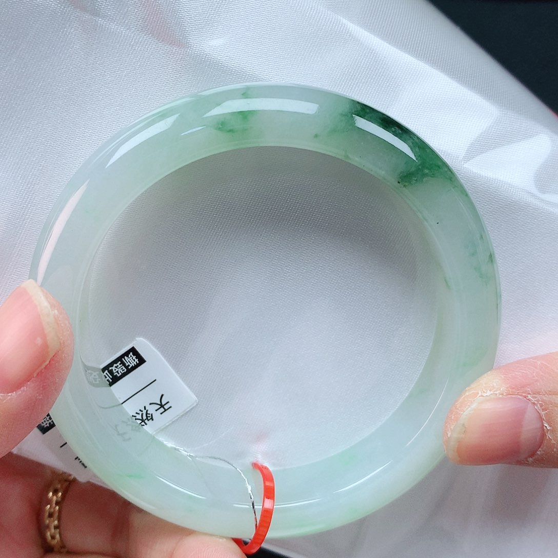 翡翠手镯未镶嵌57圈