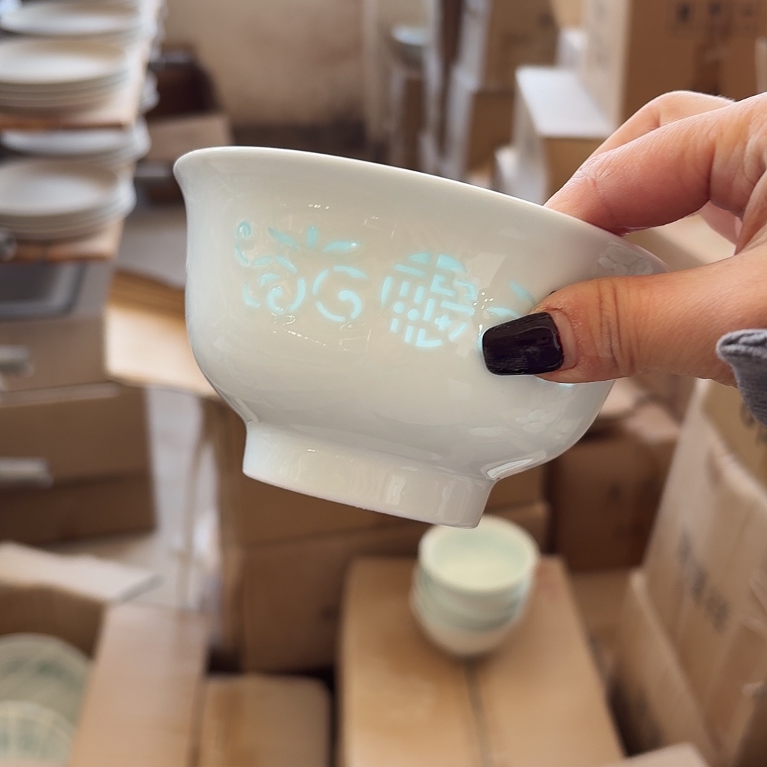 白瓷米饭碗两个看图看图