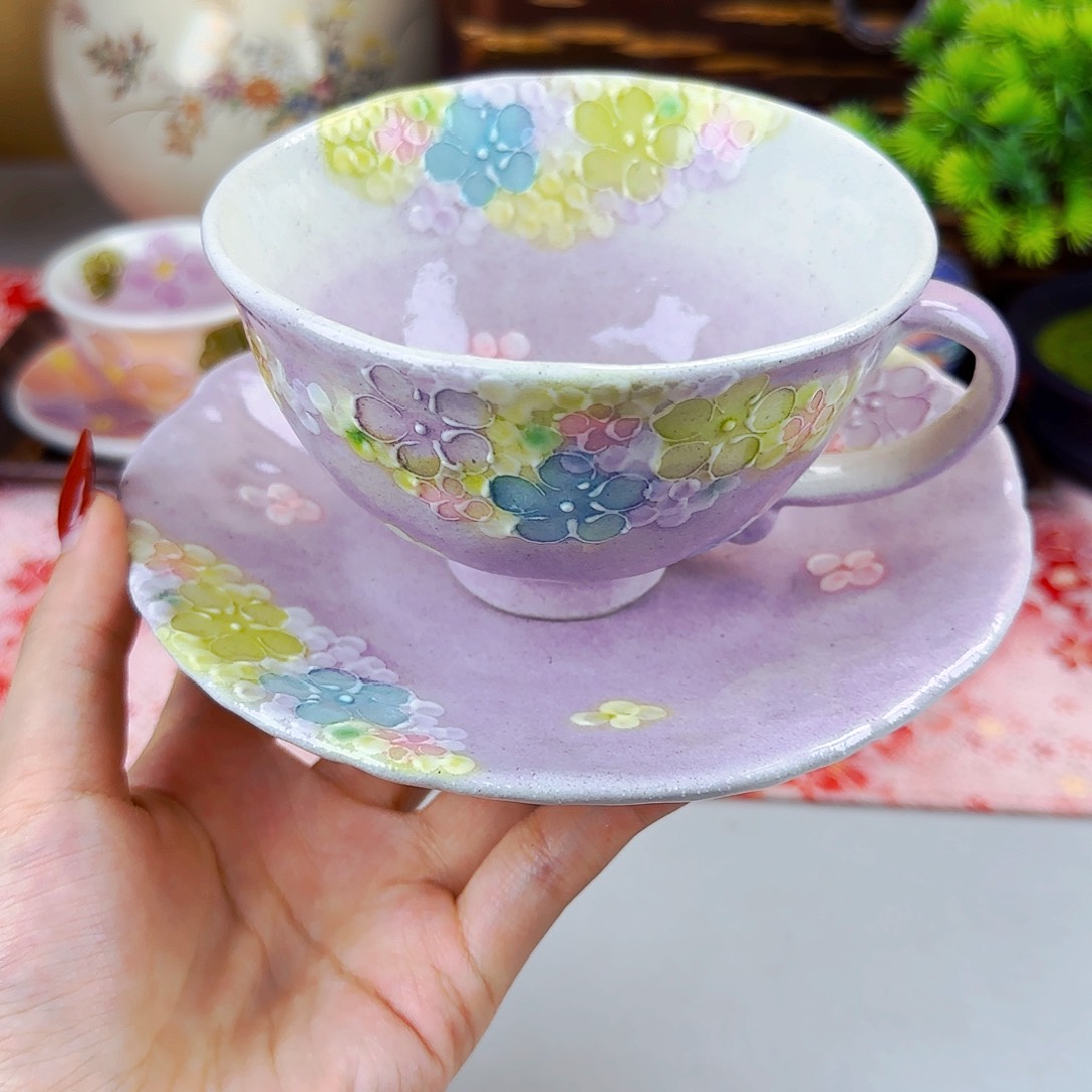 他家茶具瓷器真美！