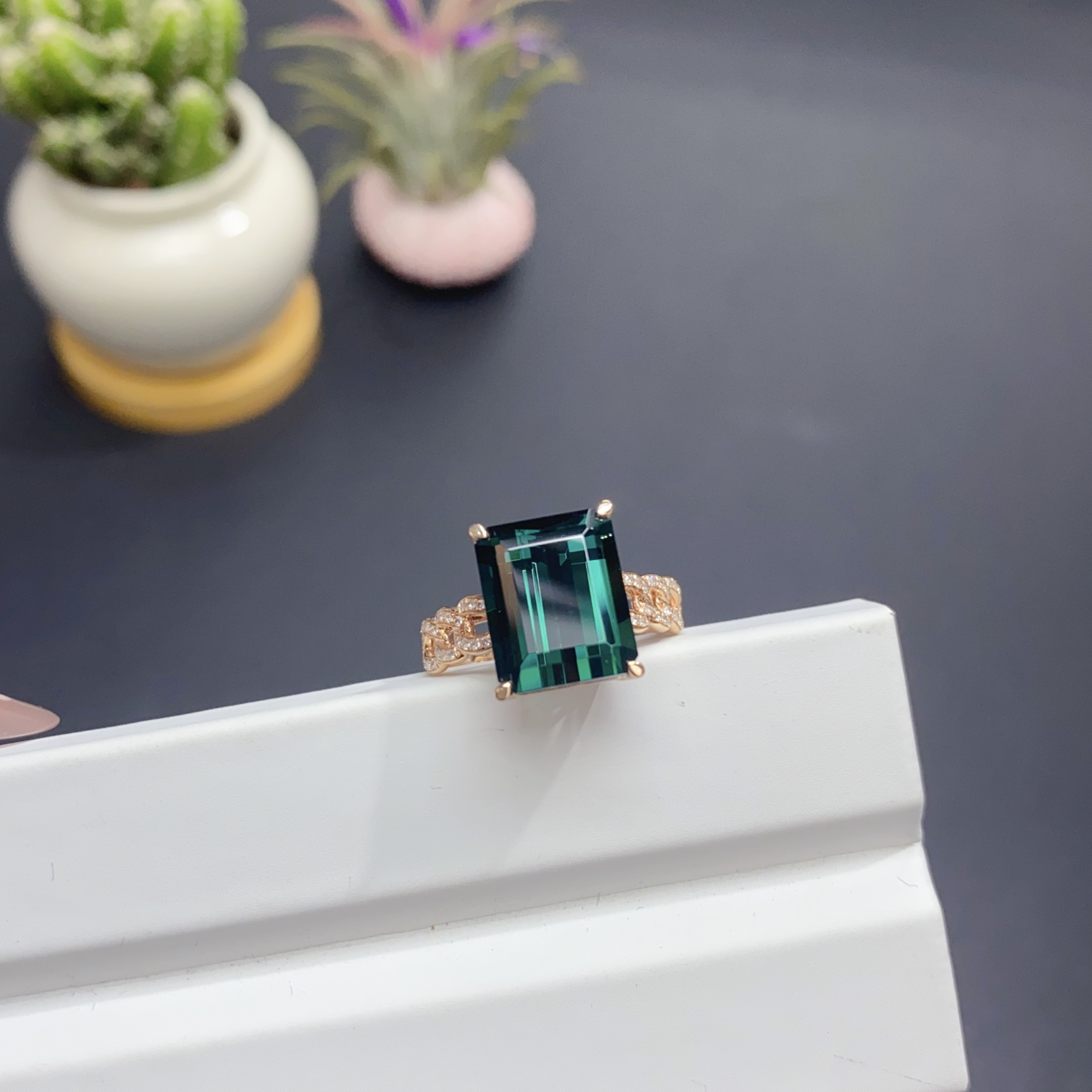 绰丽彩宝18k金镶嵌钻石天然碧玺戒指 主石：6.7克拉