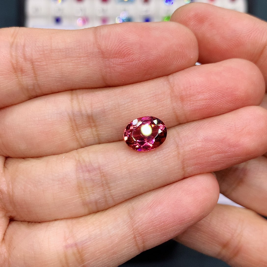 碧玺2.27克拉日落色未镶嵌大**?