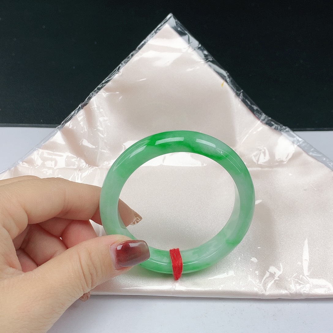 翡翠手镯未镶嵌翡翠093