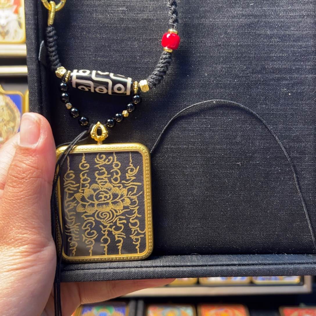 美***比吊坠美丽而不张扬不张扬不