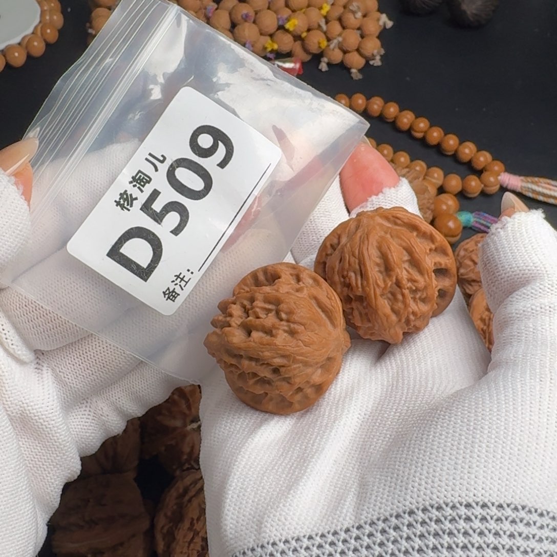 文玩核桃把件36野狼D509