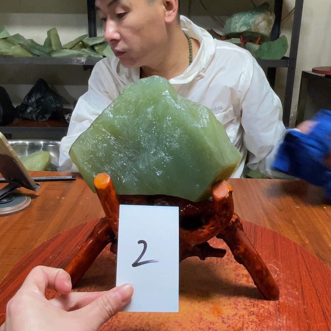 蛇纹石玉未镶嵌原石2