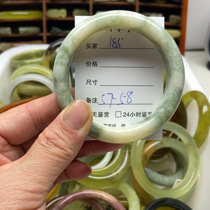 蛇纹石玉未镶嵌手镯