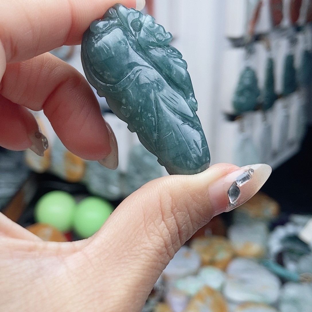 翡翠颈饰未镶嵌翡翠