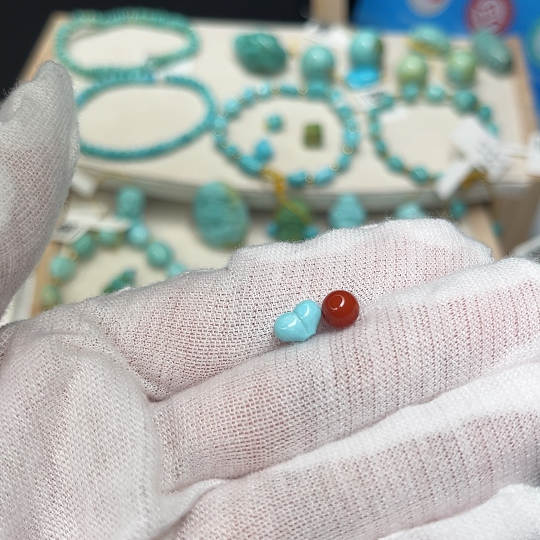 胡****南红玛瑙未镶嵌珠宝半成品