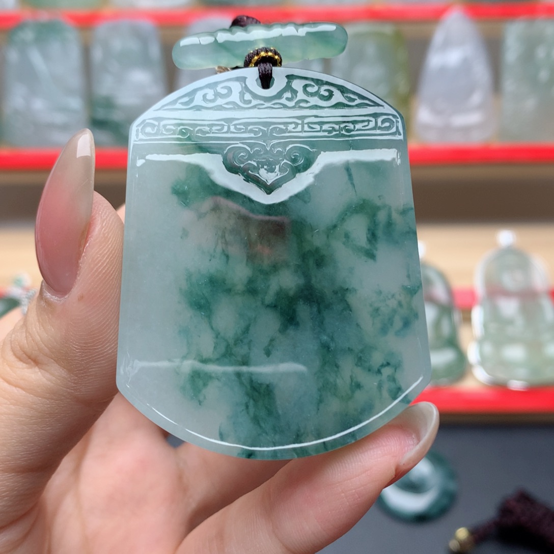 翡翠颈饰未镶嵌晴*。平安无事牌