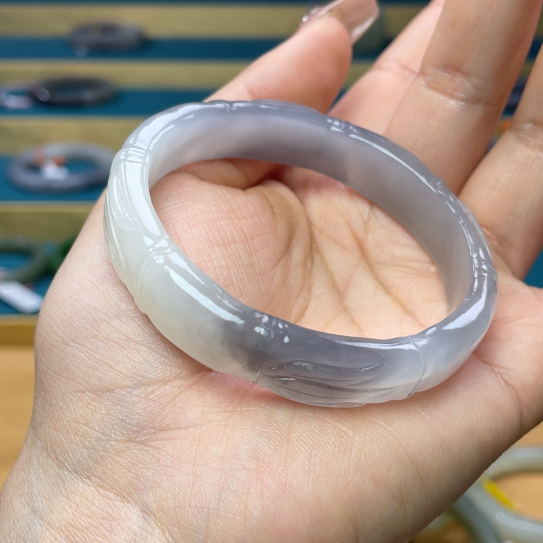 和田玉手镯57+圈口。编号78贵妃镯未镶嵌r****r