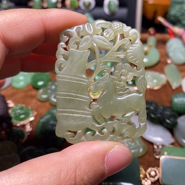 和田玉未镶嵌颈饰