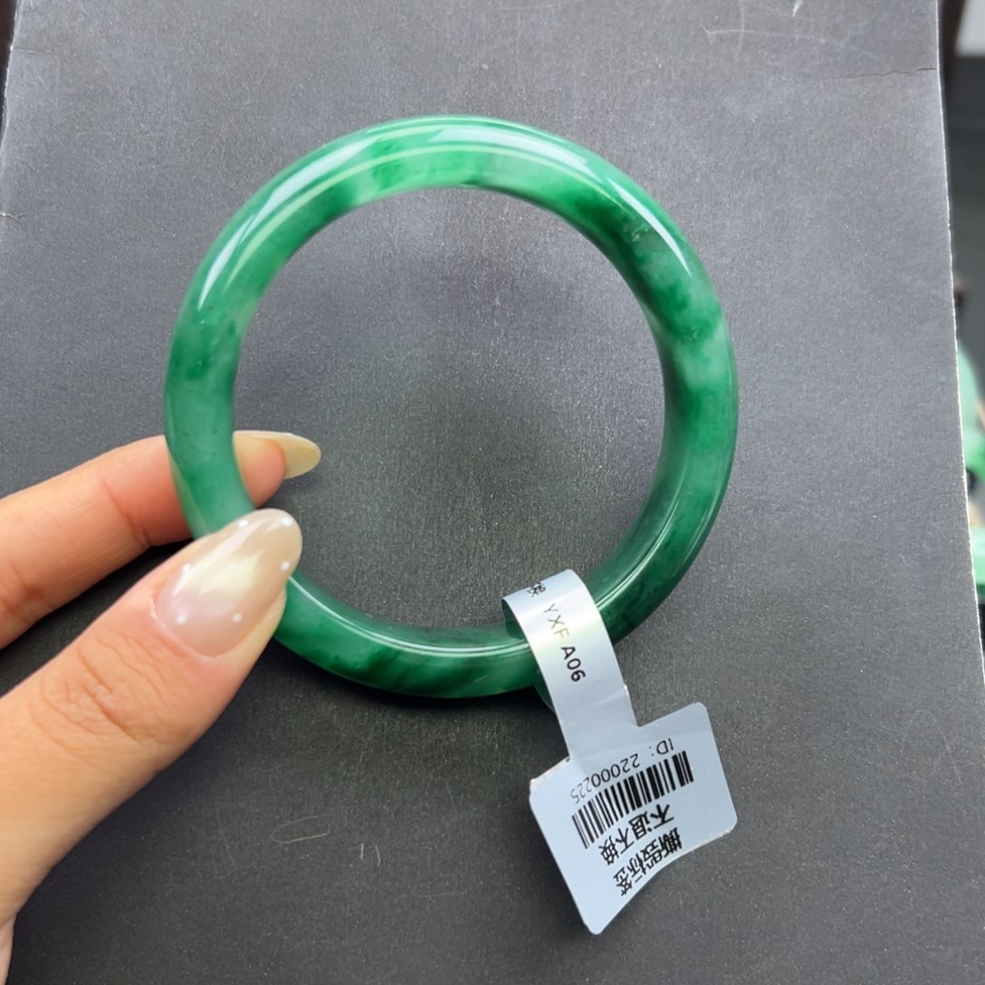 石英质玉未镶嵌手镯+周周59