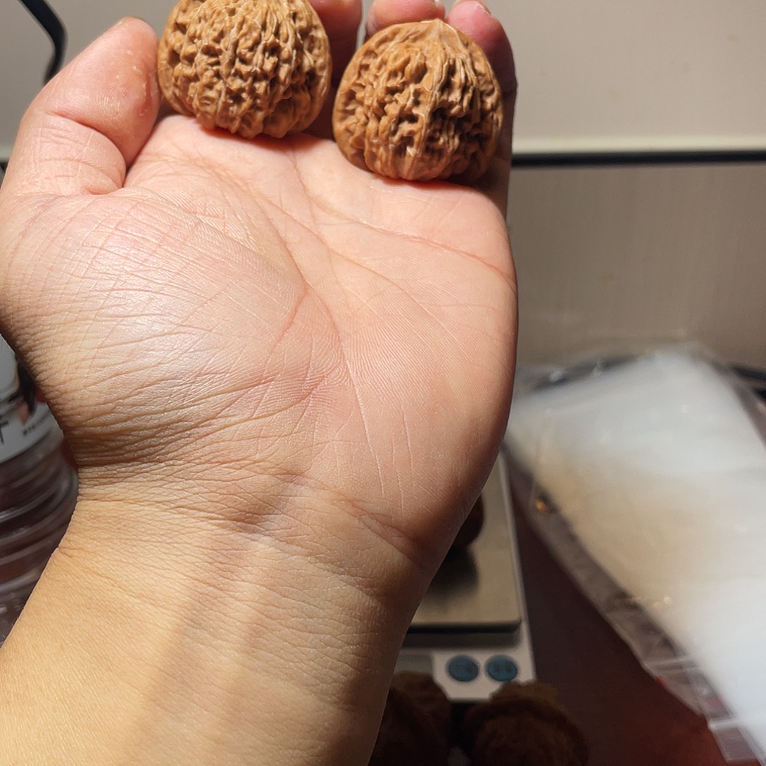 文玩核桃吊坠三角楼