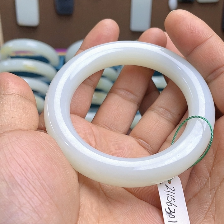 【闪购商品】未镶嵌手镯和田玉
